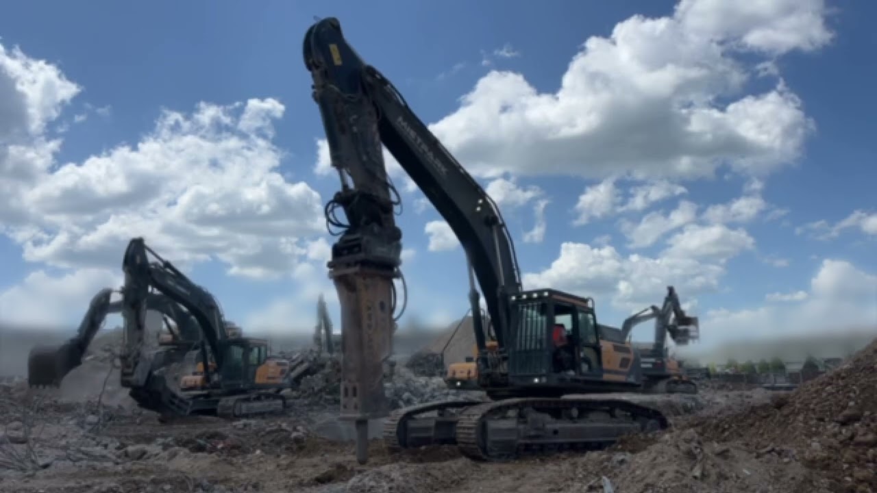 Used Tracked Excavator 2022 Hyundai HX520AL | equippo.com |