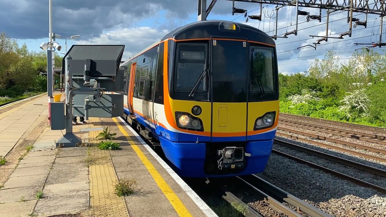 London Overground Class 378 departing South Kenton