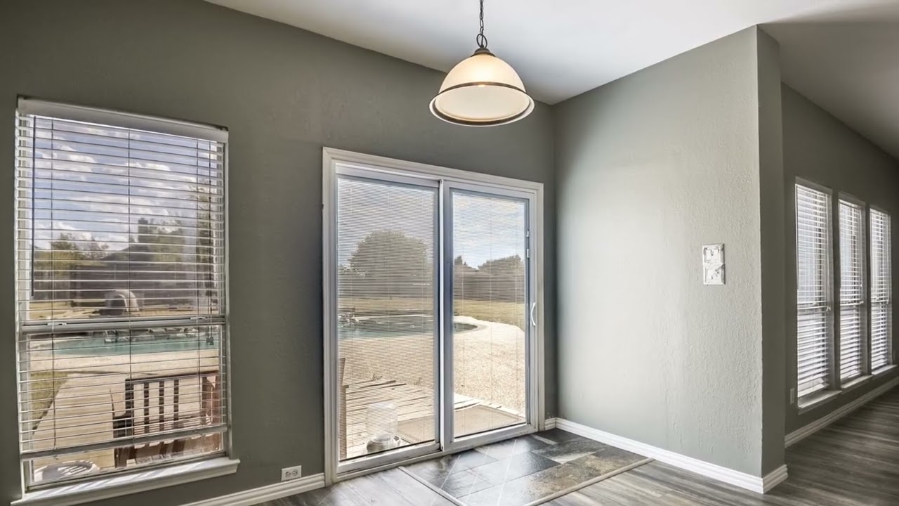 960 High Knoll Dr, Midlothian, TX