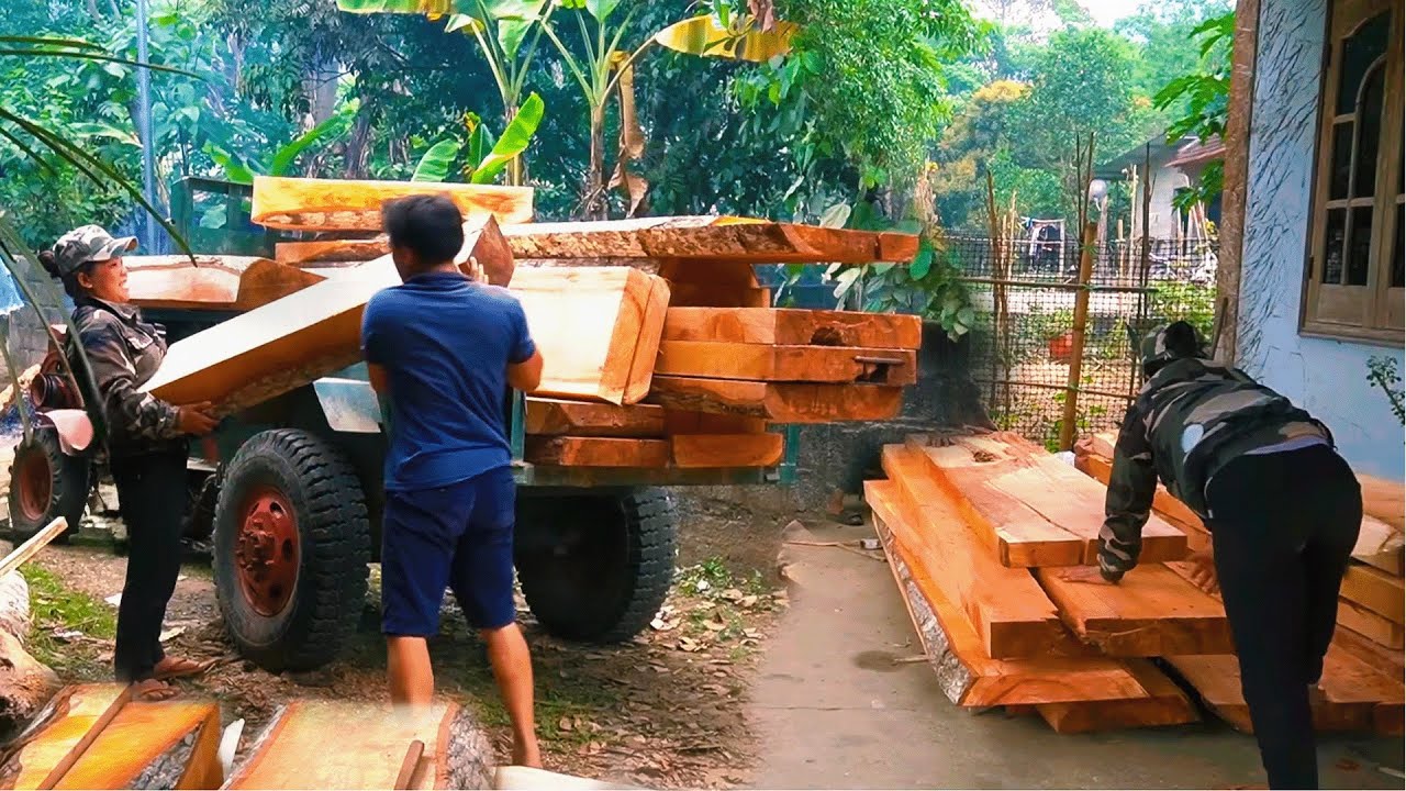 Transforming Large Logs into Quality Boards – A Hardworking Young Couple’s Woodcraft Day