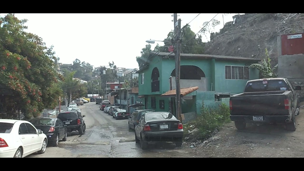 TIJUANA  CAÑÓN EMILIANO ZAPATA entrando por la calle 11