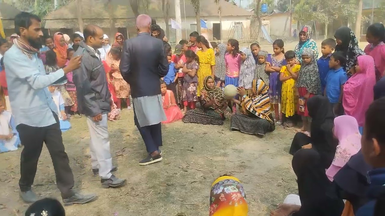 গ্রামের ঐতিহ্য বাহ্যিজ খেলা Pillow fight