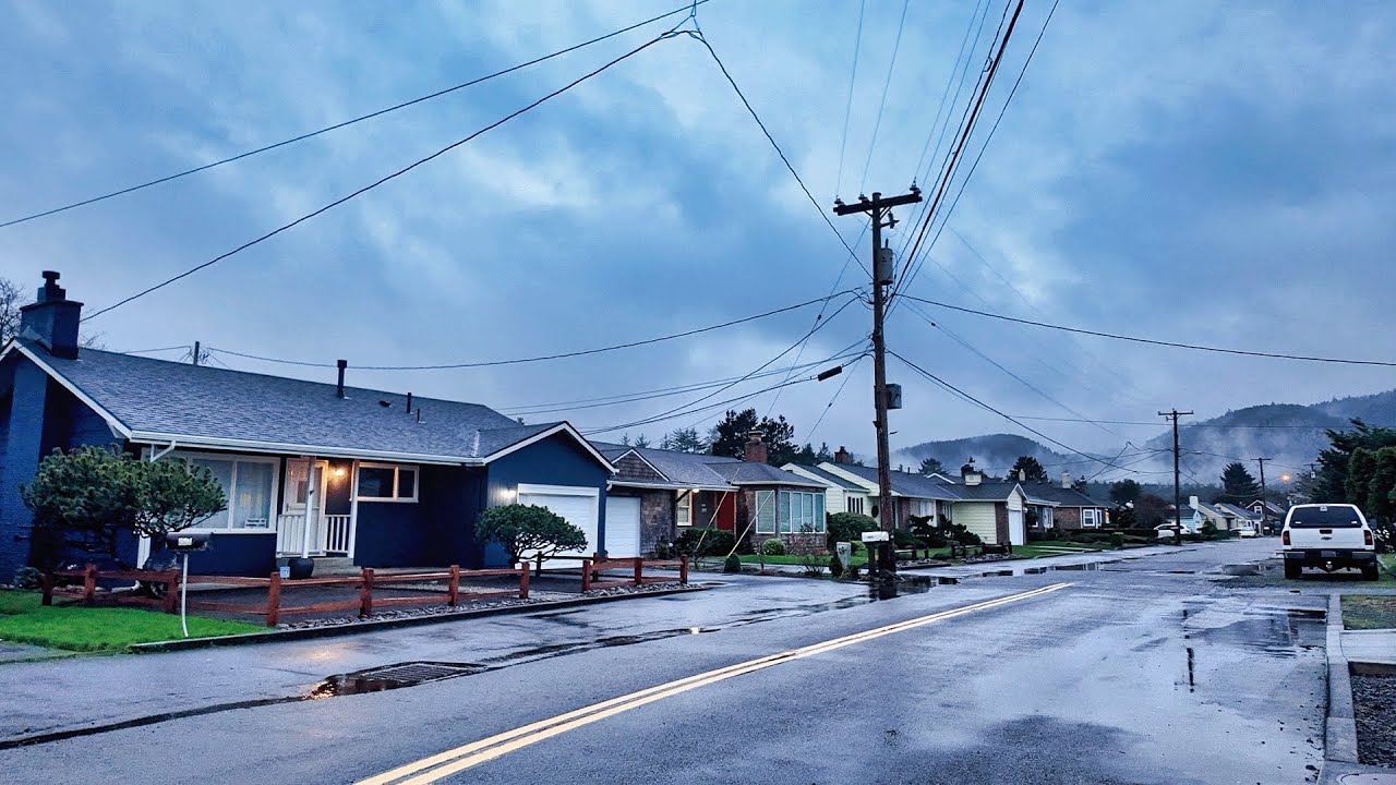 Rain Walk at Dawn in Beautiful Seaside, Oregon | Coastal Neighborhood
