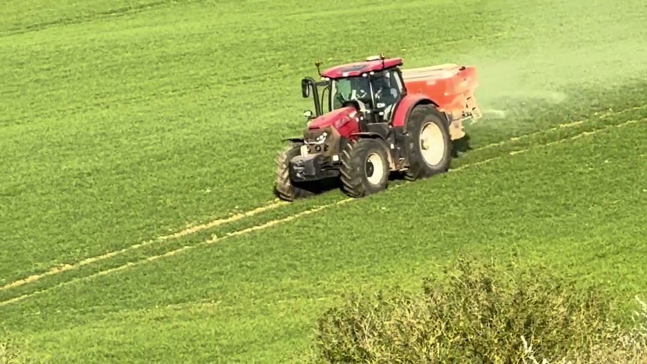 Case IH Optum 300 CVX with Kuhn Axis fertilising 2026