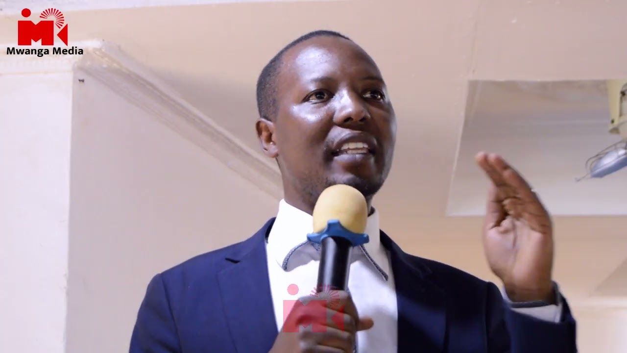 YESU ANAJIDHIHIRISHA KATIKA UTUKUFU WAKE NA MD  JOHNSON FOYA KATIBU DK JKK