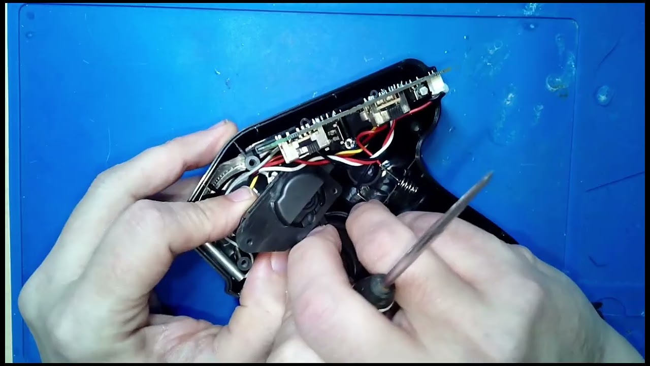 Adapting An RC Car with Proportional Steering : Transmitter Teardown
