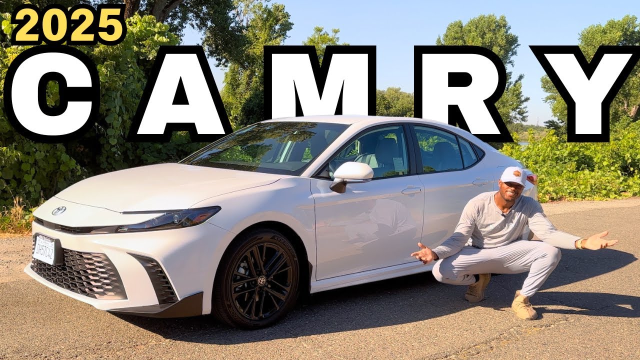Prius в кузове Camry? | Обзор Toyota Camry SE 2025 года