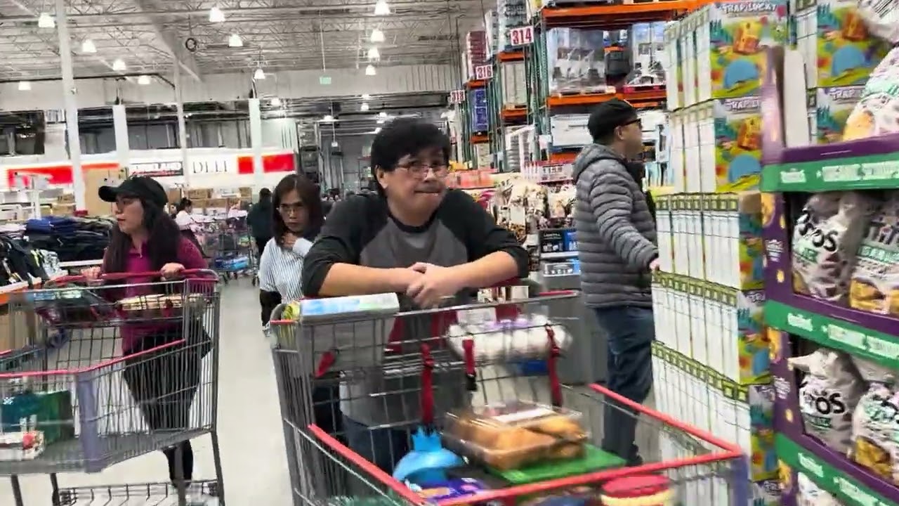 Costco Senter cùng với @hoangtravelandeats