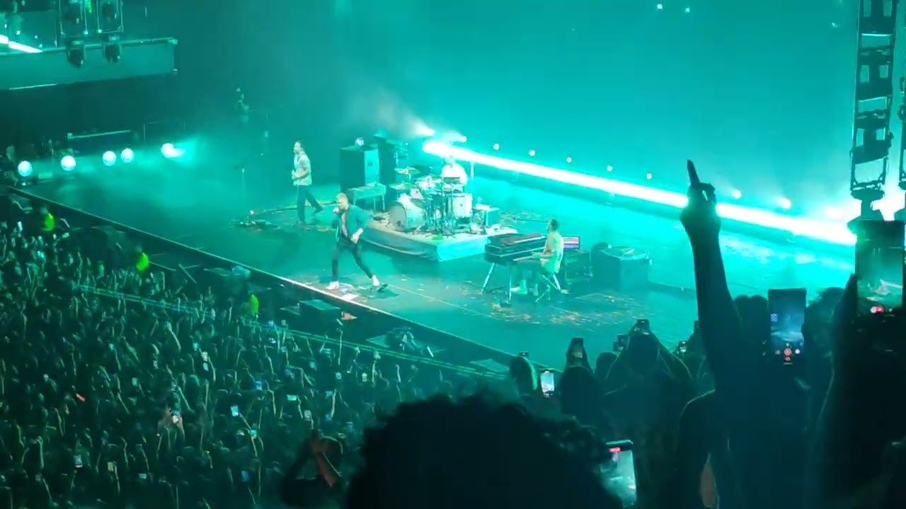Keane - Somewhere Only We Know (with Tom intro speech) live at Movistar Arena, Buenos Aires. 14/11