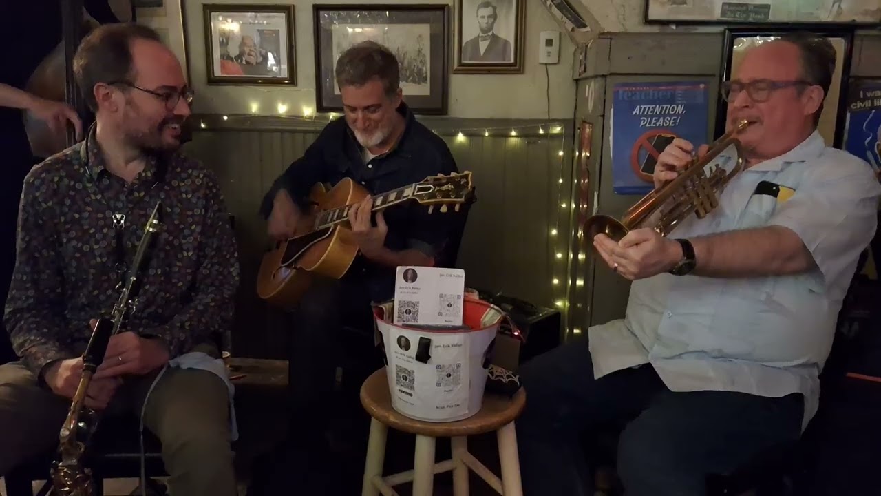 The EarRegulars - Here Comes the Hot Tamale Man