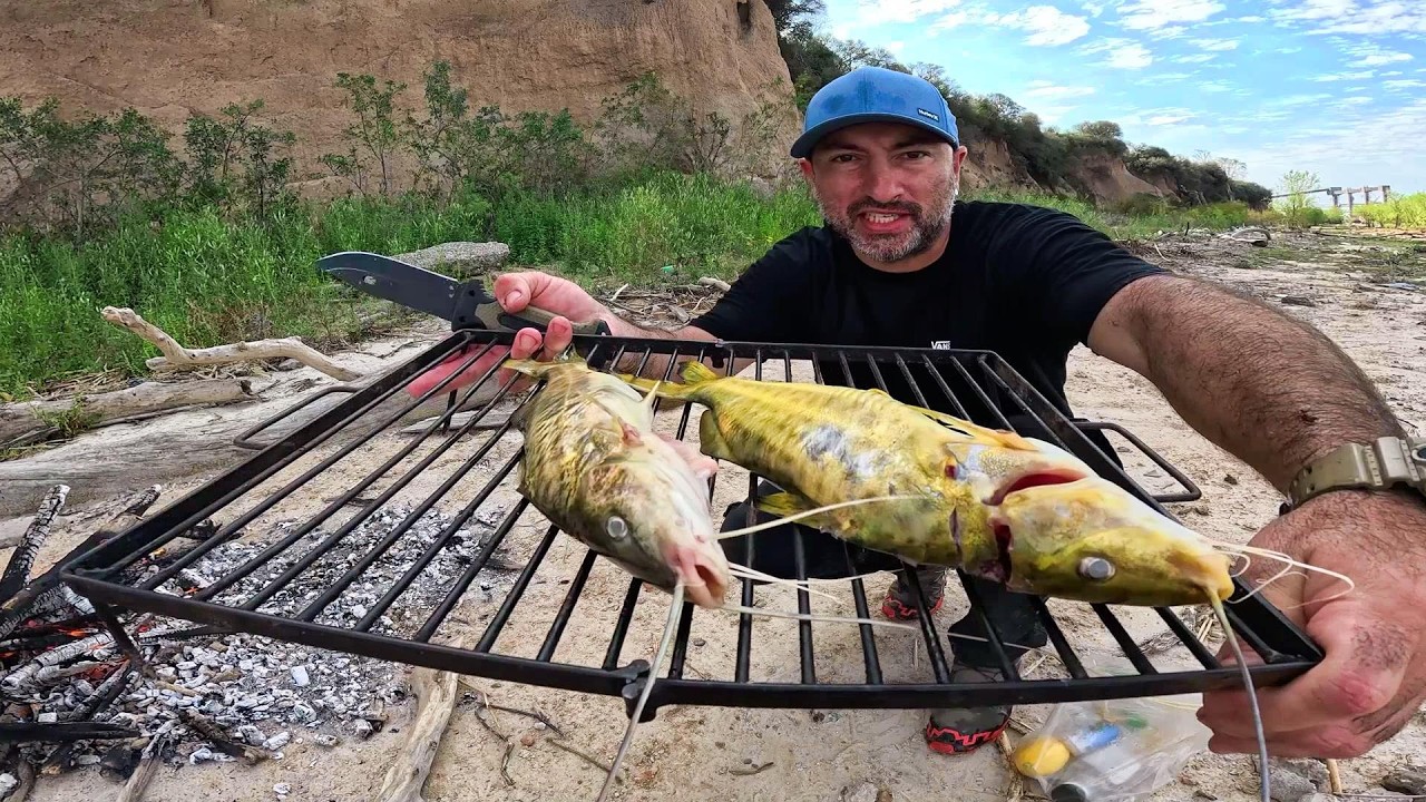 Comiendo solo lo que pesco, PESCA y COCINA a la orilla del río, PESCADO ASADO. PESCA URBANA