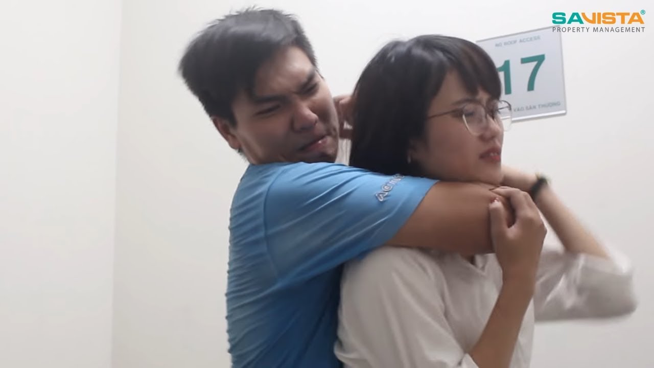 KỸ NĂNG TỰ VỆ KHI BỊ TẤN CÔNG Ở CẦU THANG BỘ