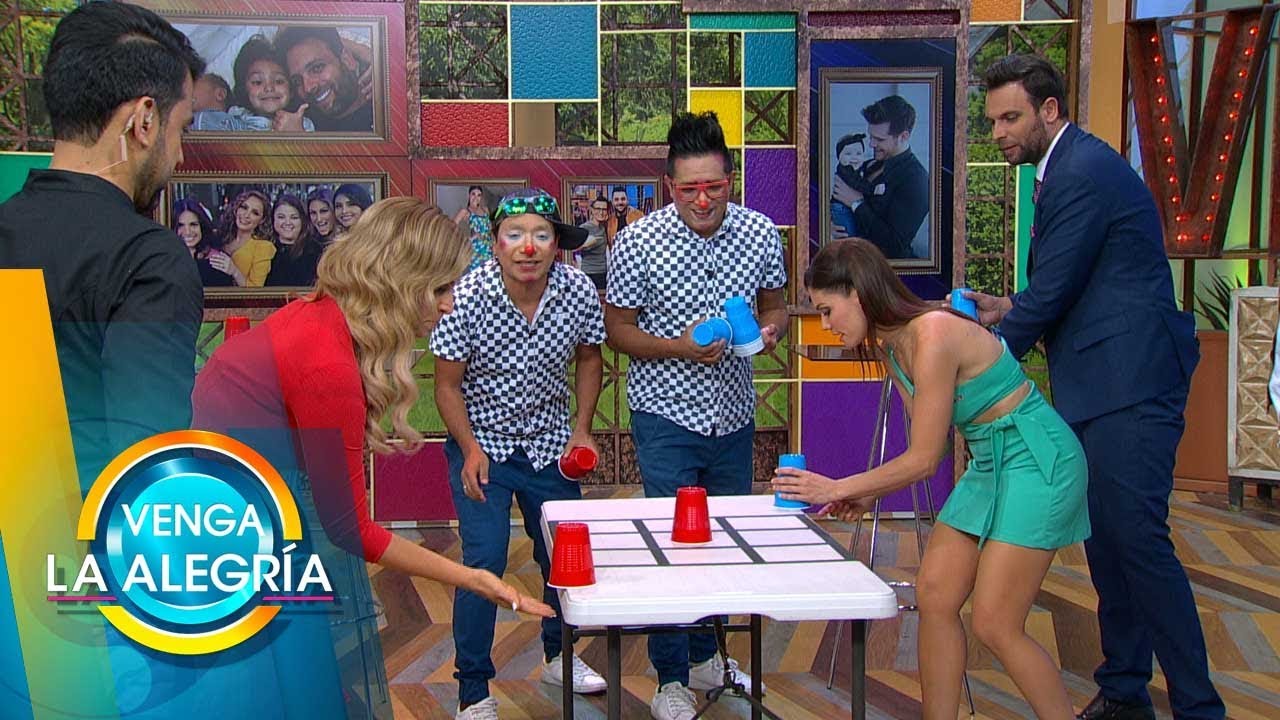 ¡Divertidísimo Gato con vasos! ¿Quién tiene más habilidad para voltear los vasos? | Venga La Alegría