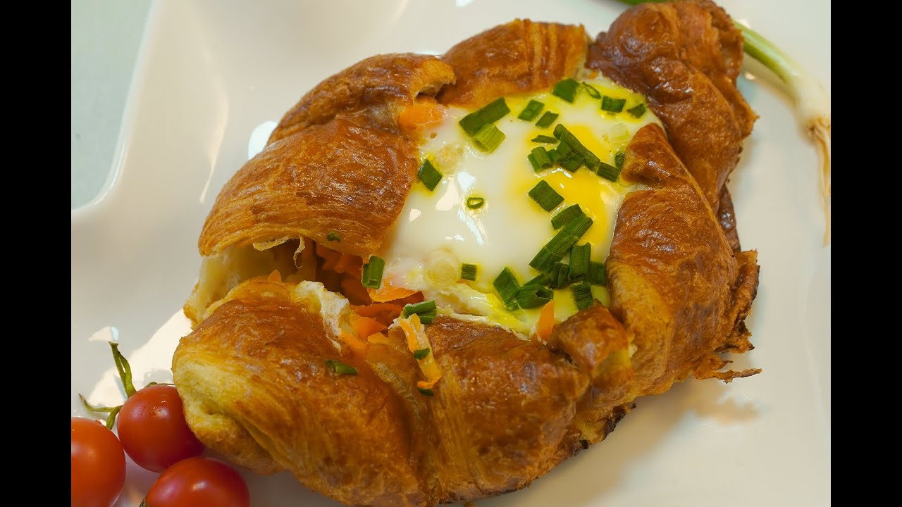 Croissant Omelet Boats , Easy And Fast Breakfast Or Brunch Recipes!