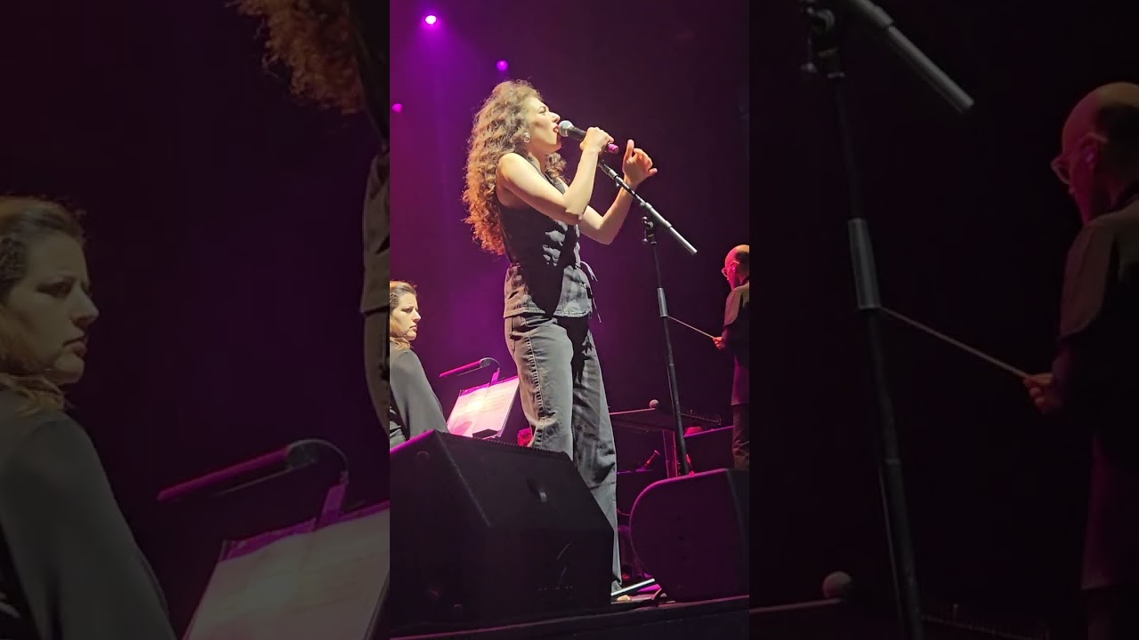 מה איתי - רוני דלומי ותזמורת המהפכה מנגנים עם אריק איינשטיין תל אביב 21.4.2025