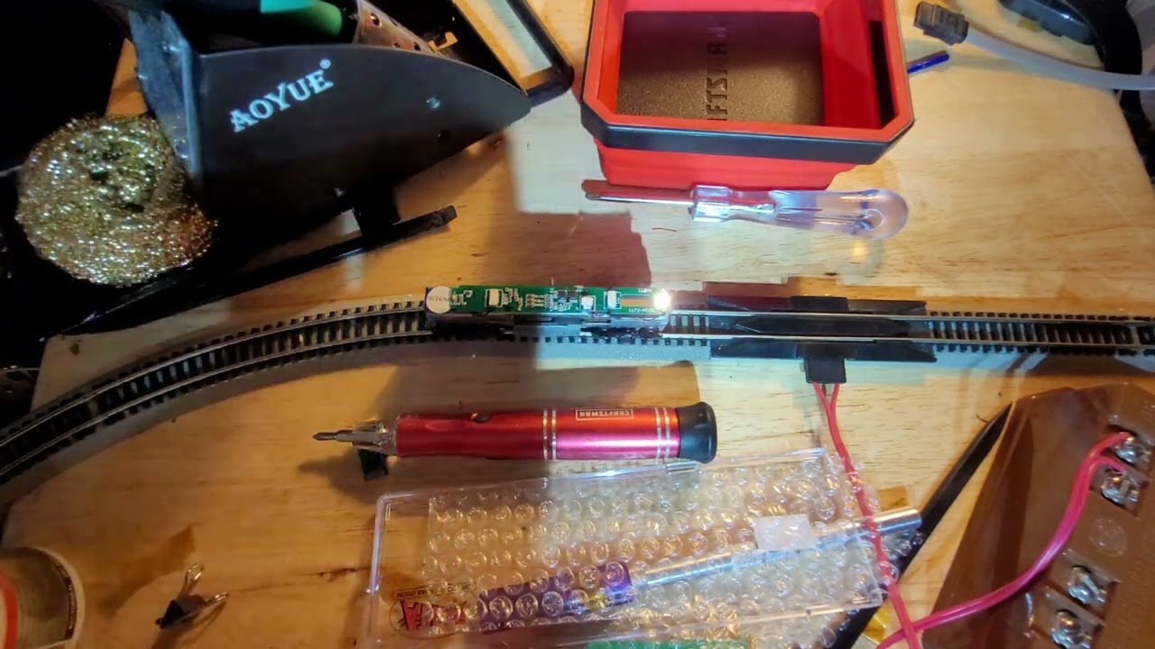 Atlas n scale GP 7 e24 dcc decoder install