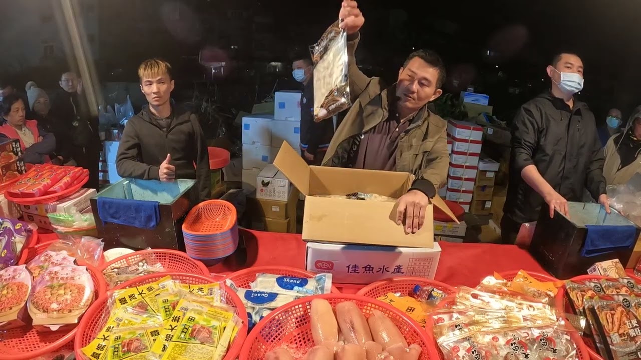 01  最後兩盤直接沙米蘇給大哥~真的是了錢賣了啦~大哥賺很大捏~ #嘉義趙又廷 #全晟海產 #週五嘉義彌陀夜市 #海鮮拍賣 #海鮮叫賣