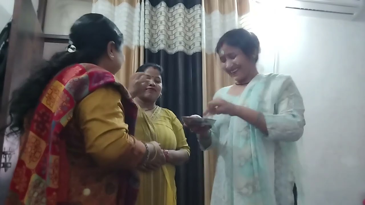 My YouTube channel holi mubarak aap sabhi ko enjoy saheliyon ke saung 😅😅😅😅