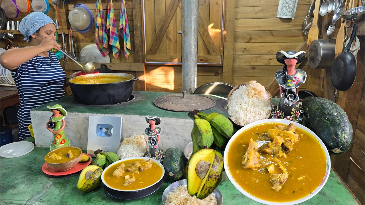 Caldo de  PATA DE VACA una sopa TRADICIONAL. Sancocho Comida Tipica. LA VIDA DEL CAMPO