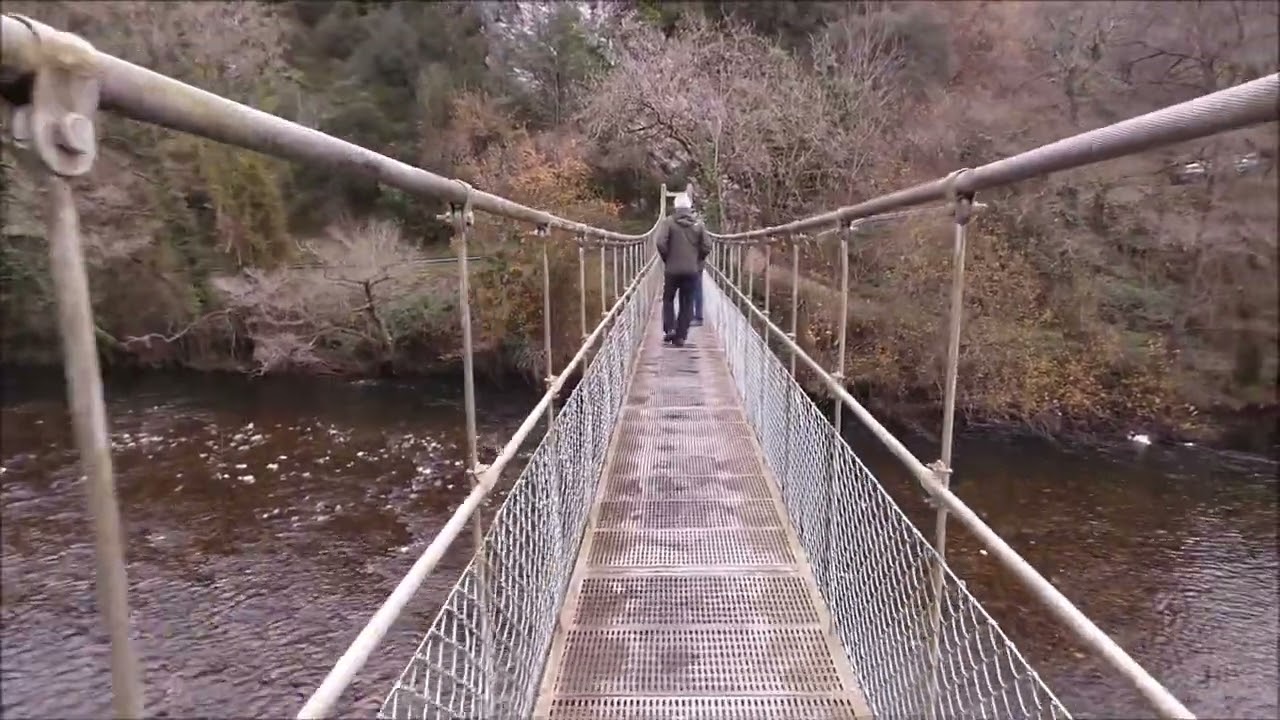 ¿Disfrutando o Sufriendo? Que Futuro tiene el Desove o Freza del Salmón en Asturias Paraíso Natural.