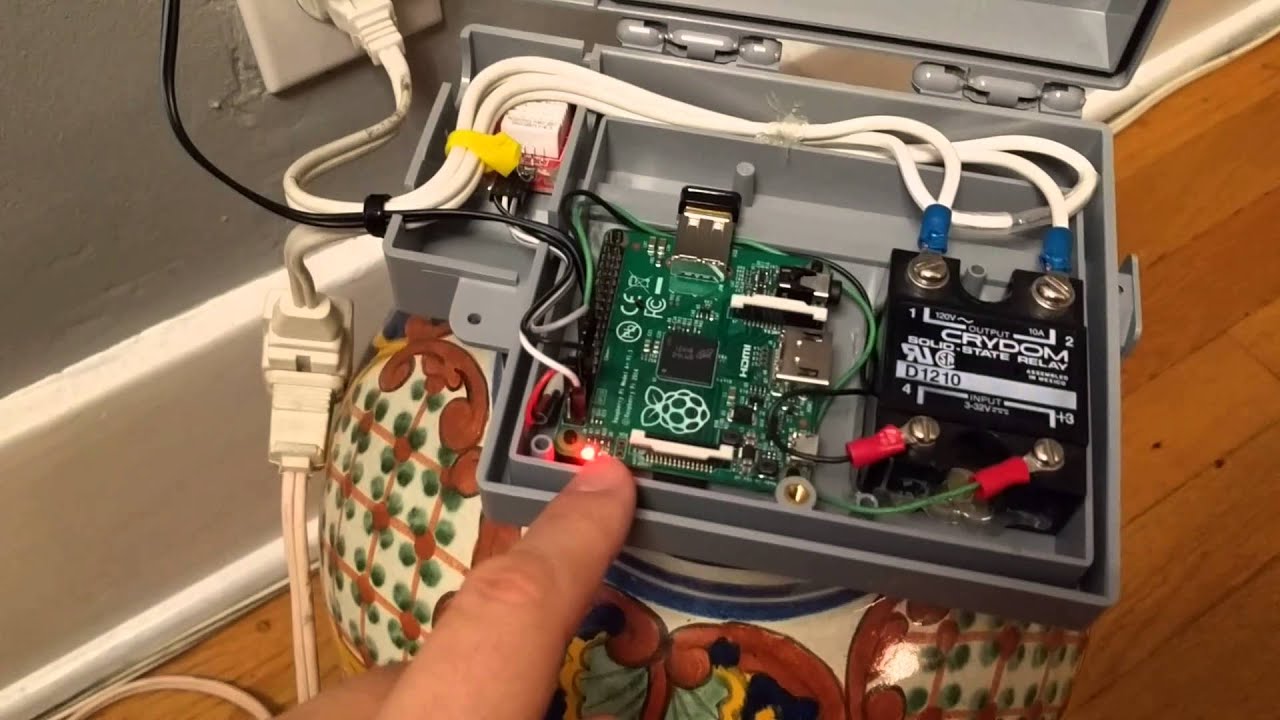 Raspberry Pi + Solid State Relay = Christmas light control!