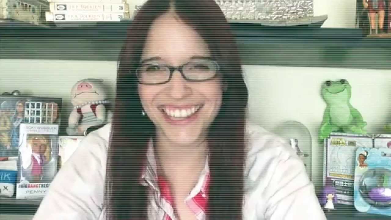 Mireya Mendoza (voz de Mari Illustrious Makinami) saluda a los EVA-Fans