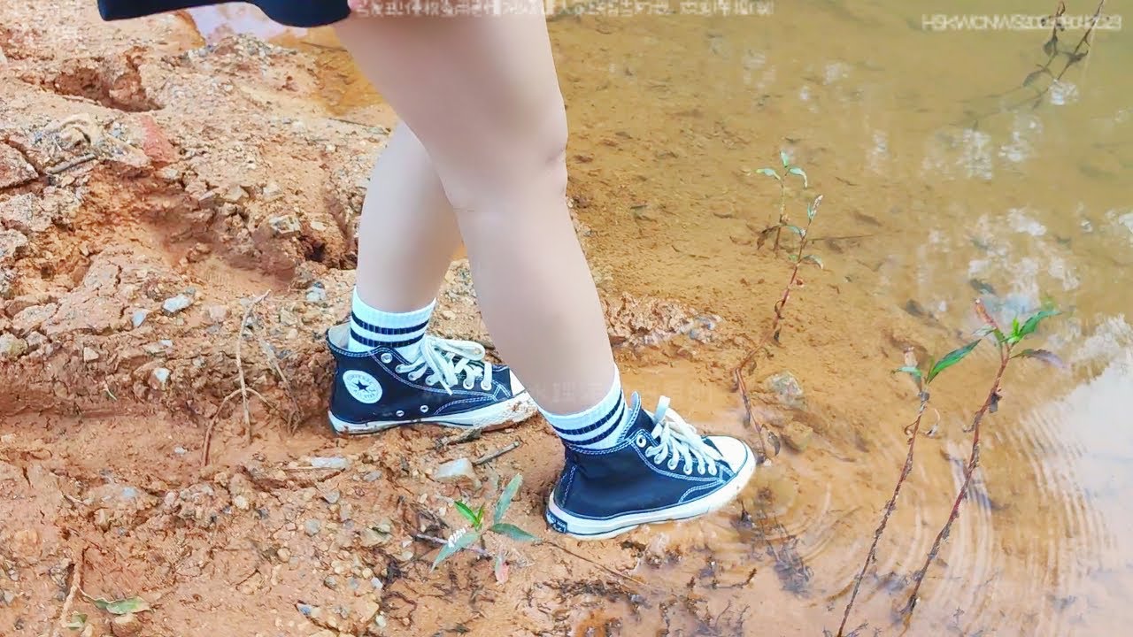 Black High-top CONVERSE and white socks wet and muddy(English subtitles)(Full video 37m 29s)(60fps)