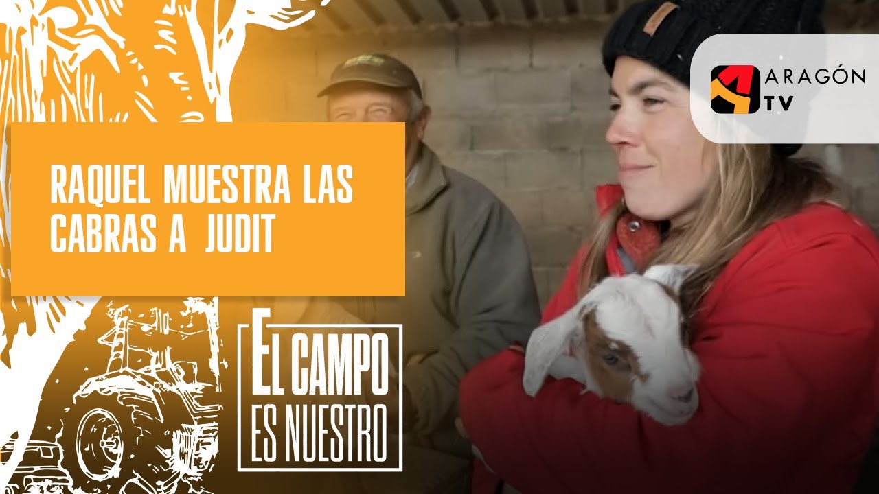 Raquel le enseña las cabras a Judit