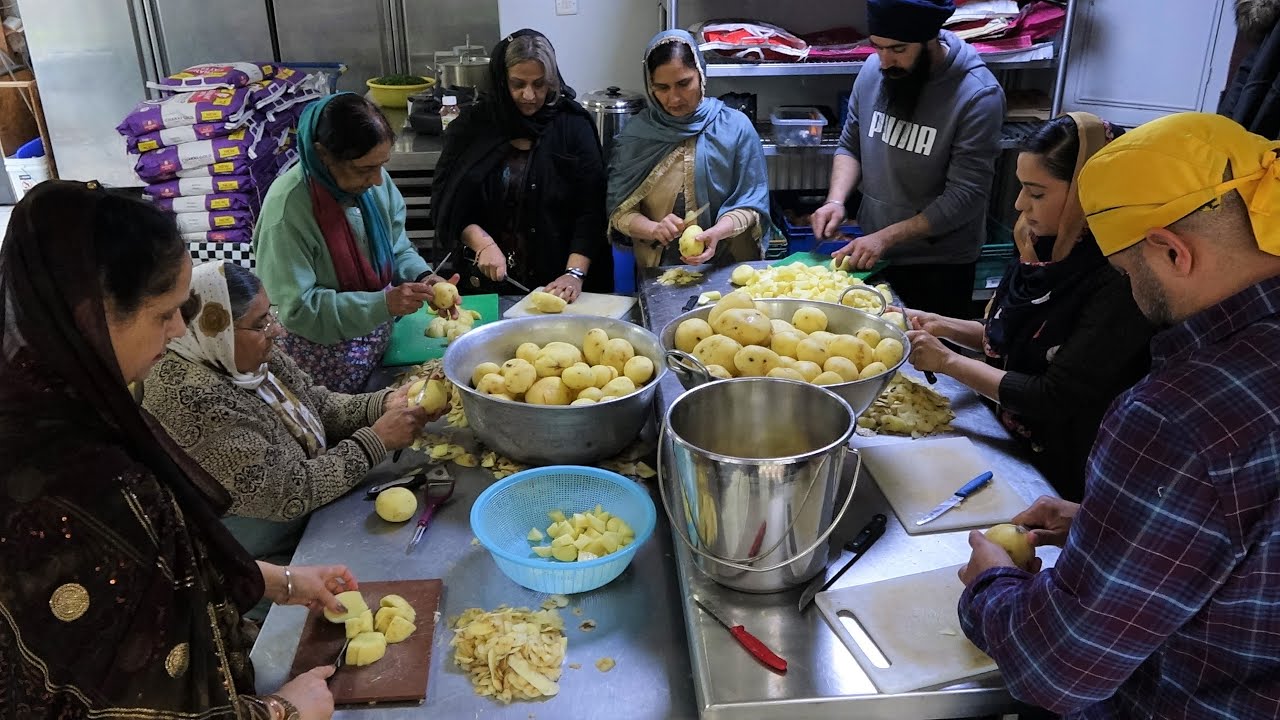Sikhs Cooking 10,000 Aloo Sabji (Potato Curry) + Rotis at London Gurdwara for Vaisakhi Langar 2023