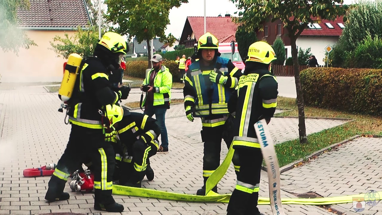Großübung Brand Turnhalle Parkstetten [Feuerwehr Parkstetten]
