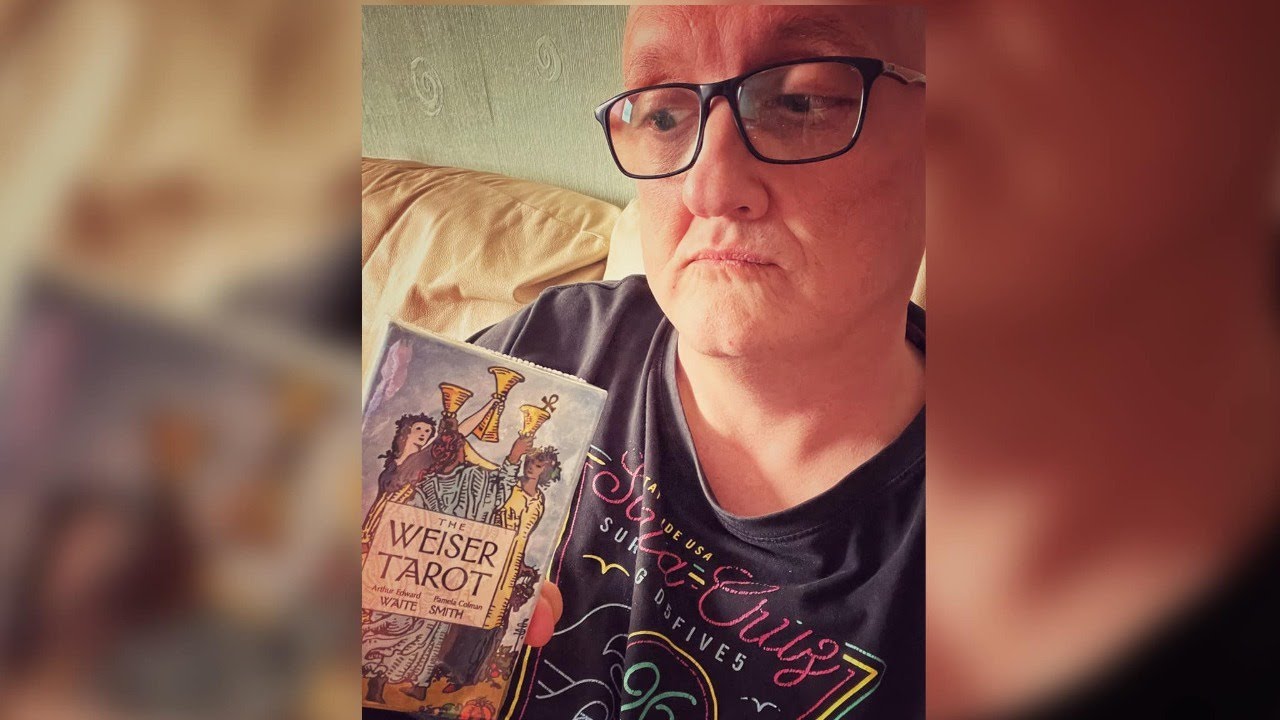 LIVE - The Weiser Tarot. My Initial Thoughts & Comparison with the Original RWS.