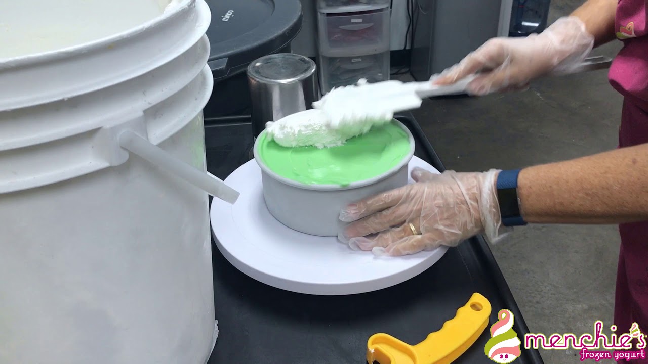 Menchies Frozen Yogurt Cake Prep