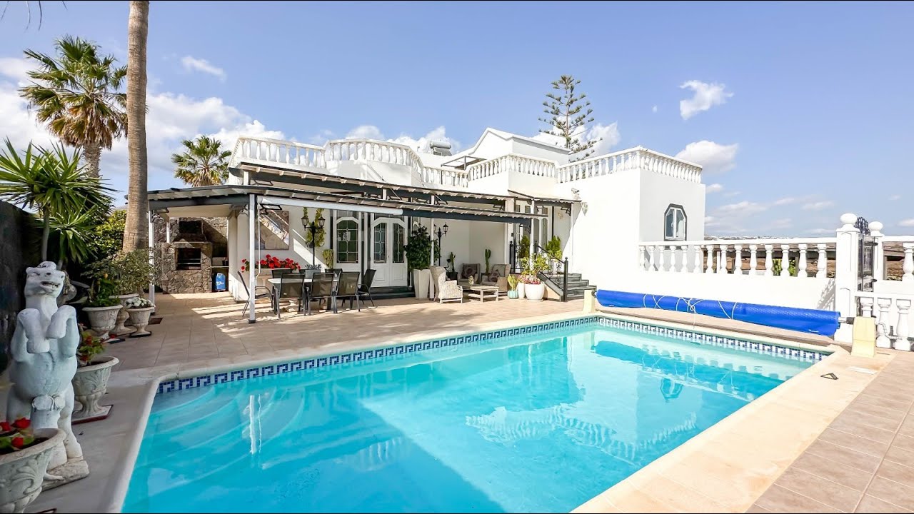 Luxury property for sale in Los Mojones, Puerto del Carmen EXCLUSIVE to Roper Properties.  Ref 2986
