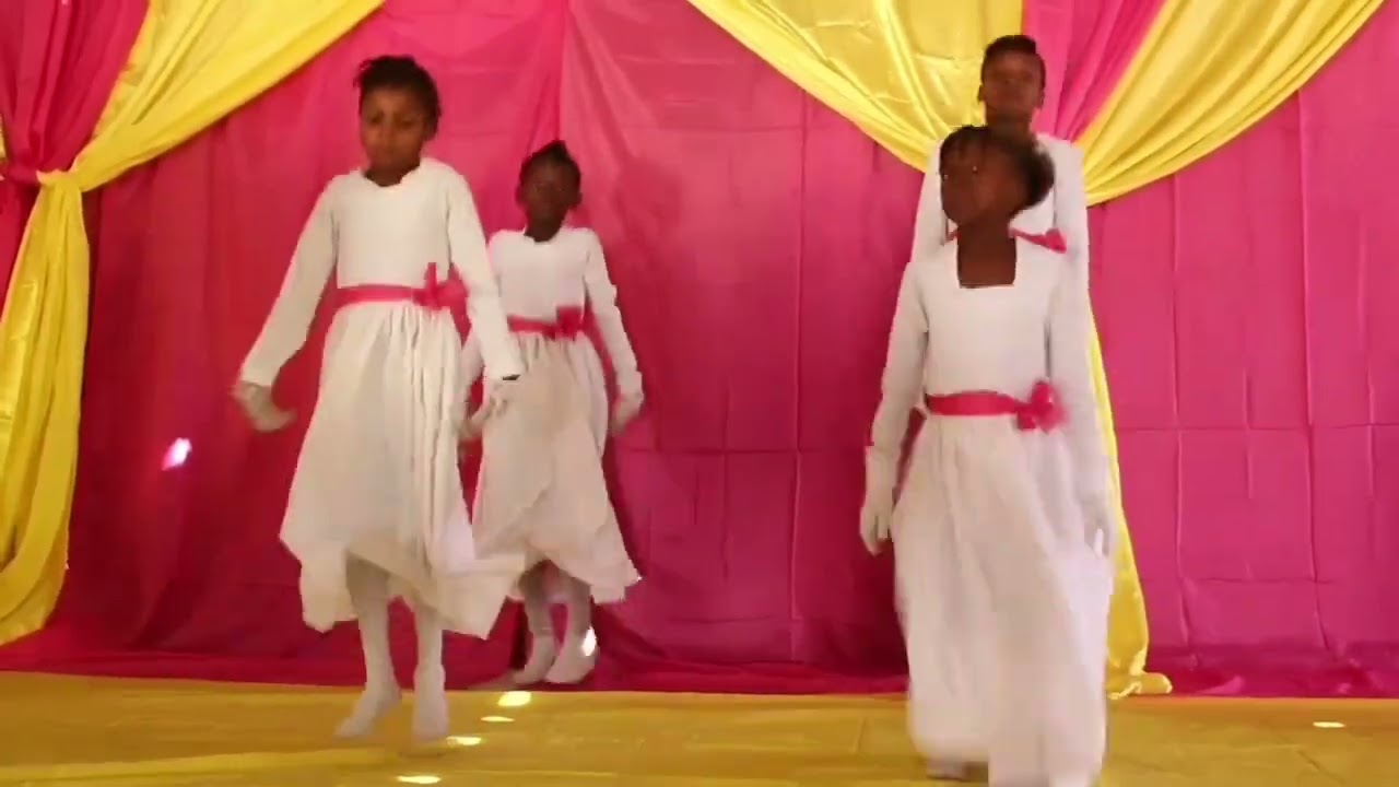 Way maker with UDS El Chama DANCE ( timoun yo ap glorifye God la avèk jès yo).