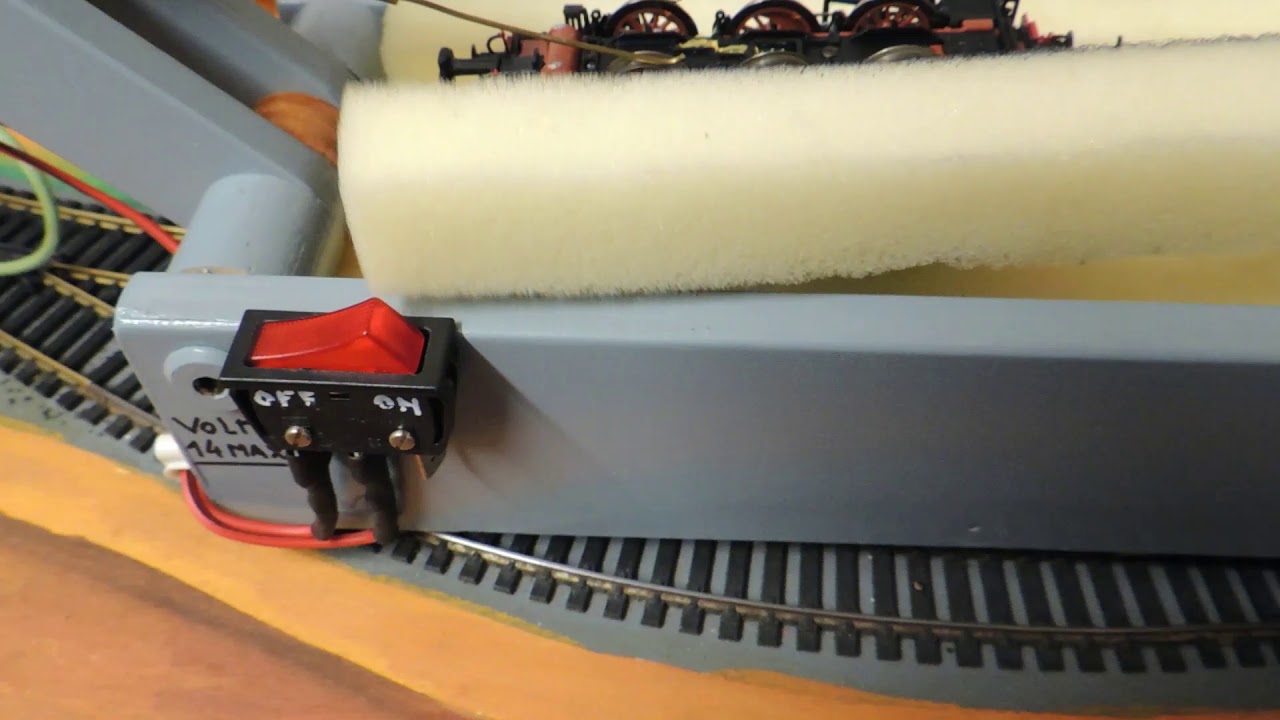 Attrezzo per manutenzione Locomotive HO e pulizia delle ruote.