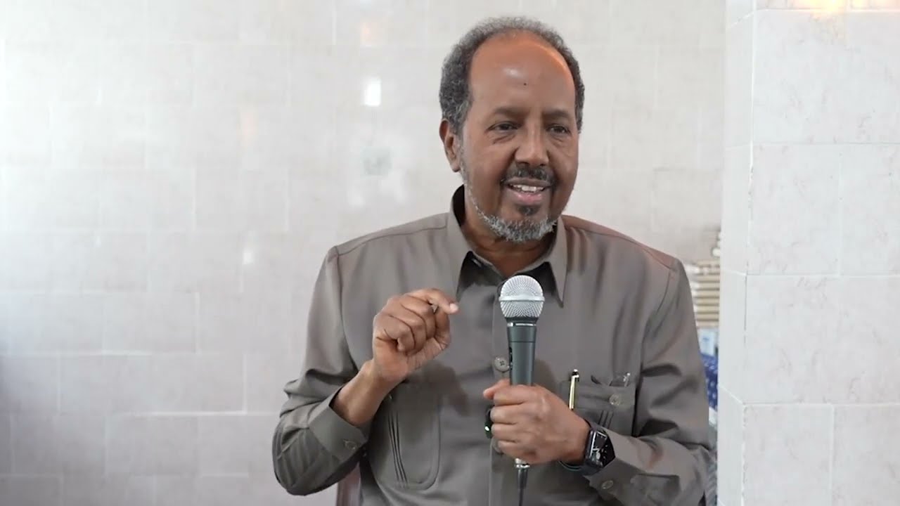 Madaxweyne Xasan Sheekh ayaa ka hadlay go’aamo dowladda ay ku xakamayneyso hubka sharci darrada ah..