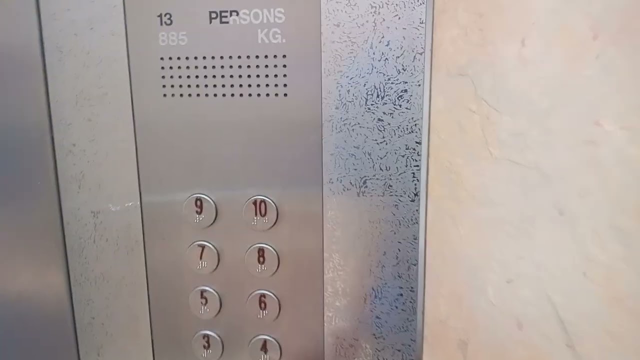 Blk 263 Tampines street 21 mitsubishi lift