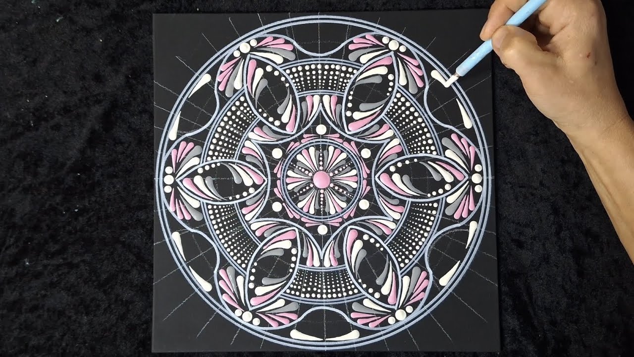 Yesterday you saw the basics, now it’s time for the colors! 🎨 #mandala #creative #newstyle #artflow 