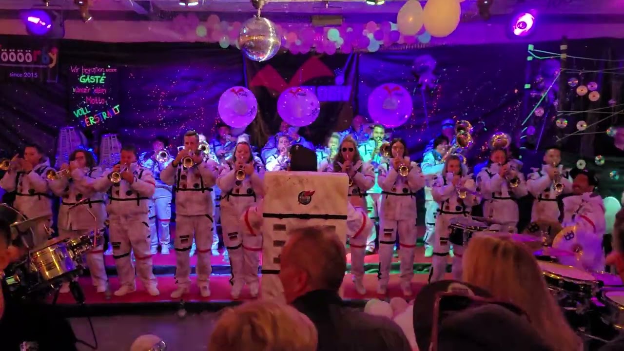 Xplosiv Singen - Moments Like This