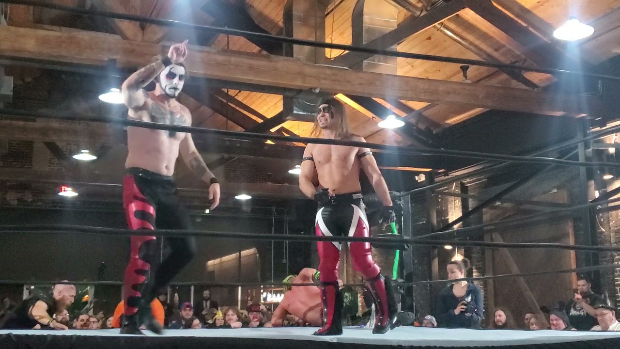 Warhausen aka Danhausen and Warhorse dance to Thriller? NGW Knoxville Halloween 2021