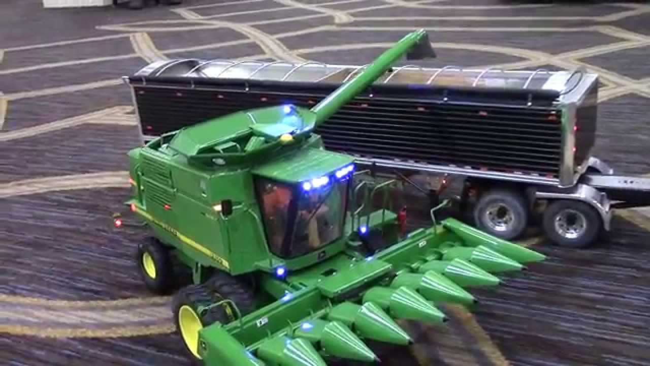 1/16 Remote Control John Deere 9610 and Peterbilt 359 Semi