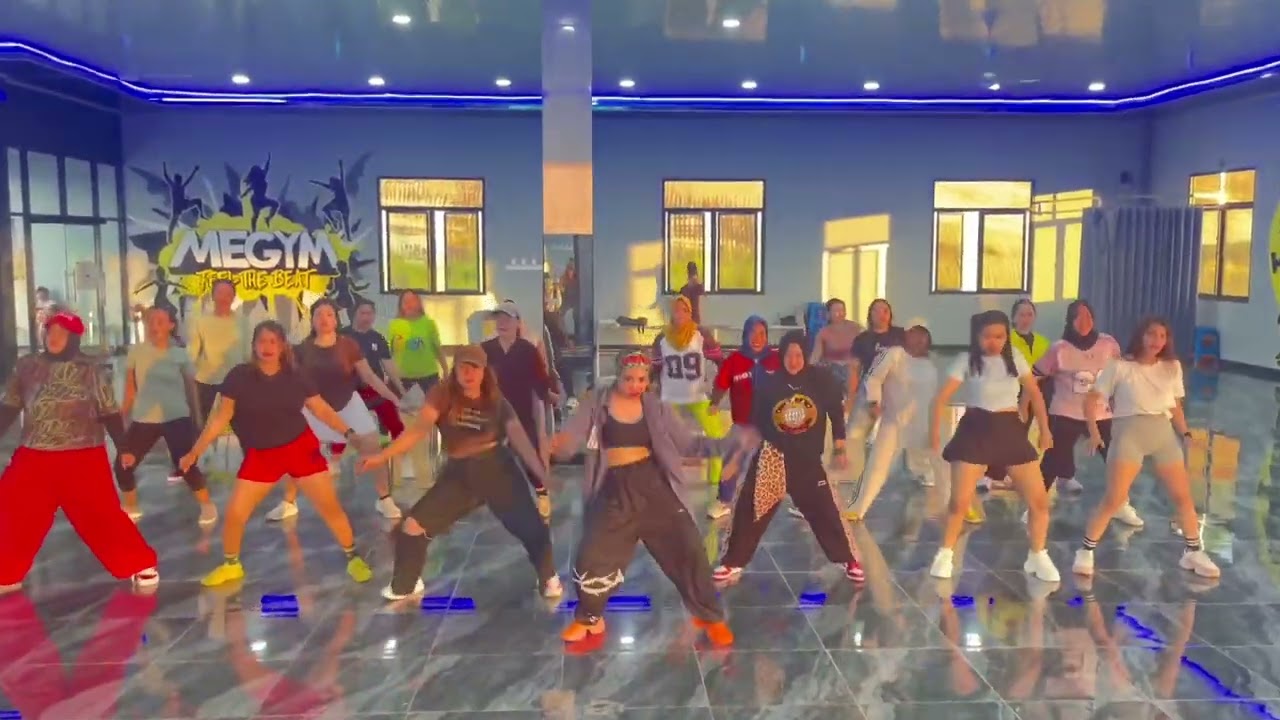 RINA WANGSU - BEBE GOT FIRE | ZUMBA | DANCE | REGGAETON | LATIN SONGS