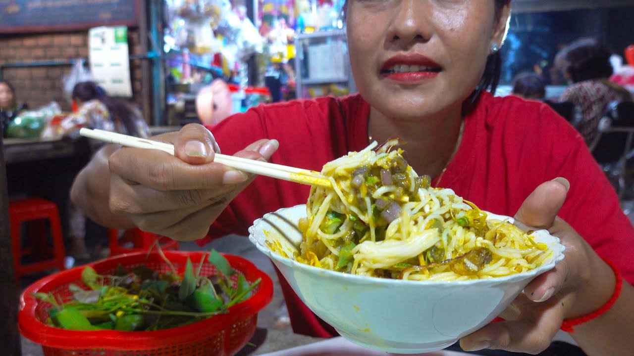 BanhChhaev, Num Krouk, And Num Banhjok - Cambodian Cheap Street Food In Phnom Penh City