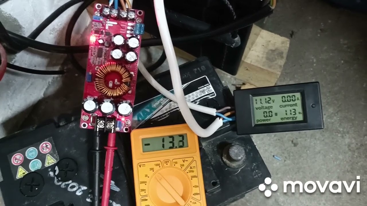 Pomiar miernikiem mocy DC wychodzącej z turbiny wiatrowej SMARAAD 1000W 12V