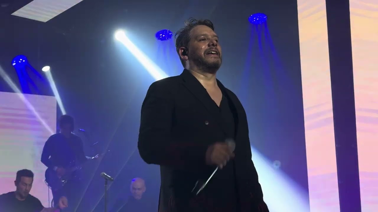 Vuela Vuela - Magneto - Dion Live 2025