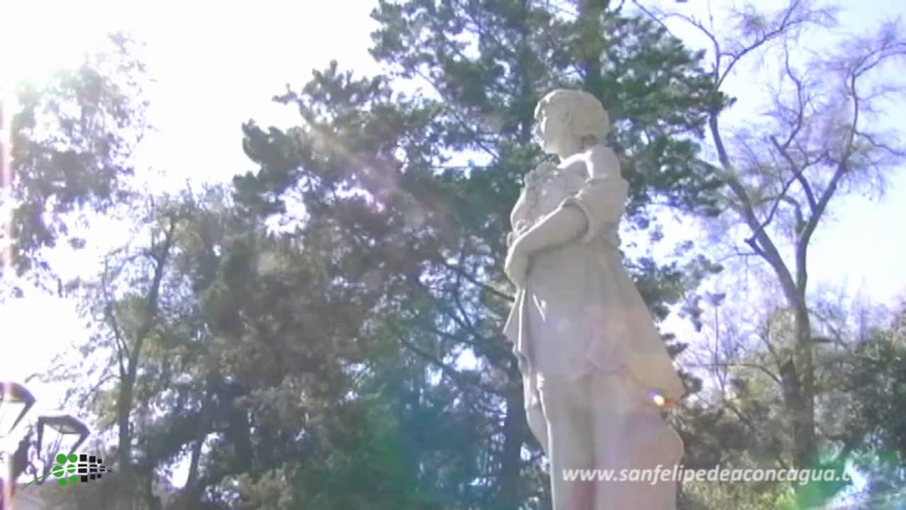 Limpieza de esculturas de mármol en Plaza de Armas de San Felipe - CHILE.