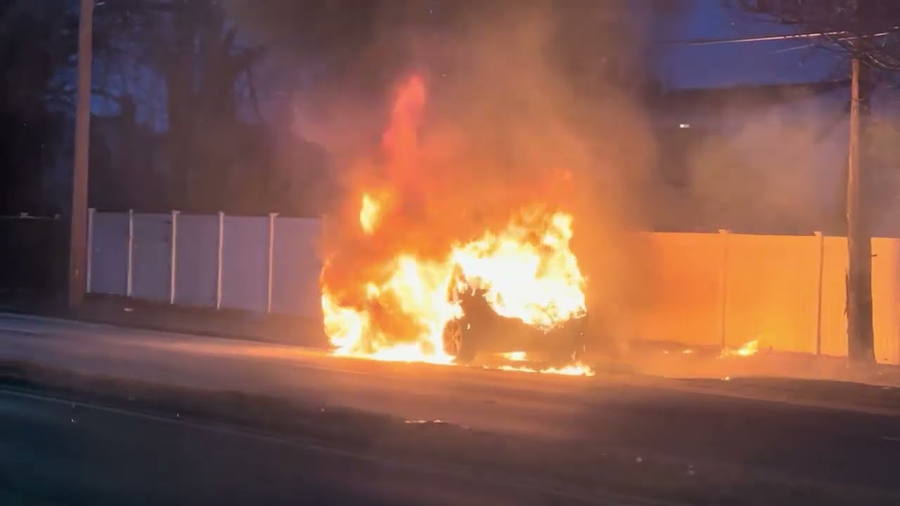 *PRE ARRIVAL* Hicksville F.D. Responds to a Working Car Fire!