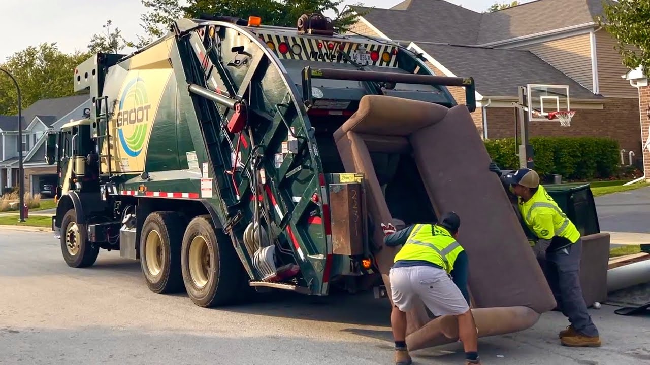 Groot McNeilus Rear Loader Garbage Truck Packing Cleanup Bulk