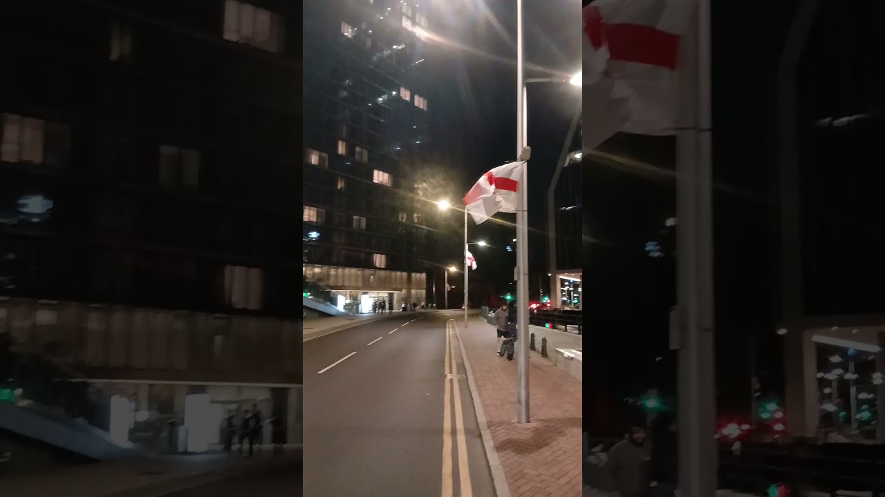 PATRIOTS DECORATE THE STREETS WITH ST GEORGE'S FLAGS AND UNION JACK FLAGS  ❤️🇬🇧🇬🇧