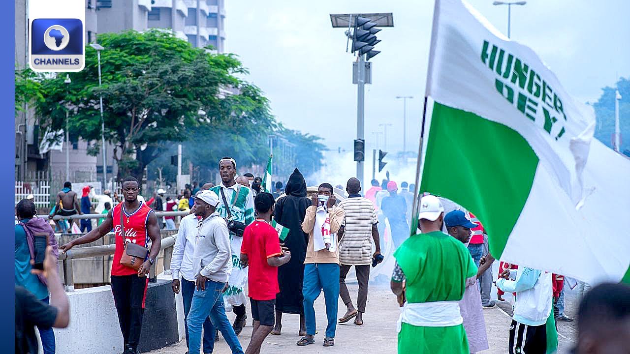 Police Fire Tear Gas At Abuja #EndBadGovernance Protesters